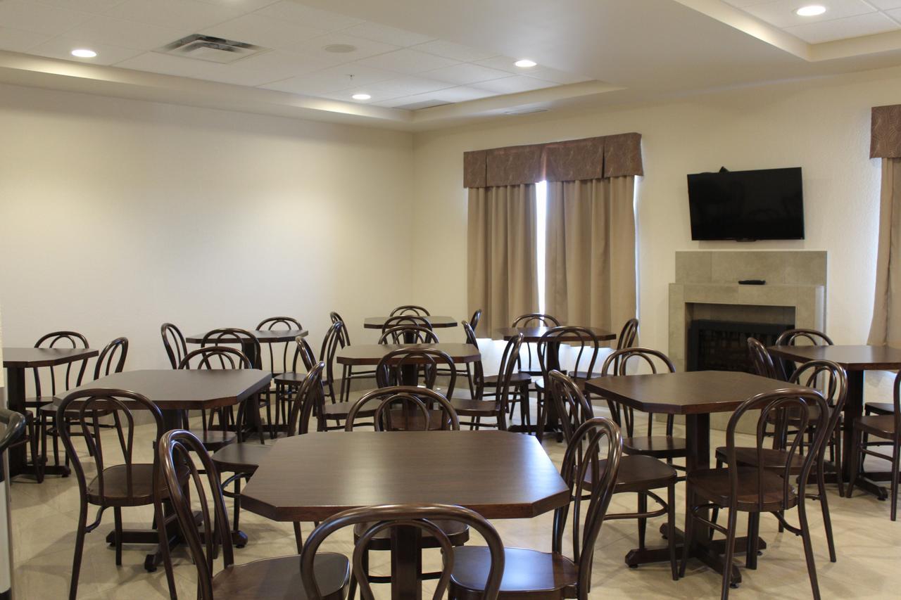 Prairie Moon Inn & Suites Macklin Zewnętrze zdjęcie